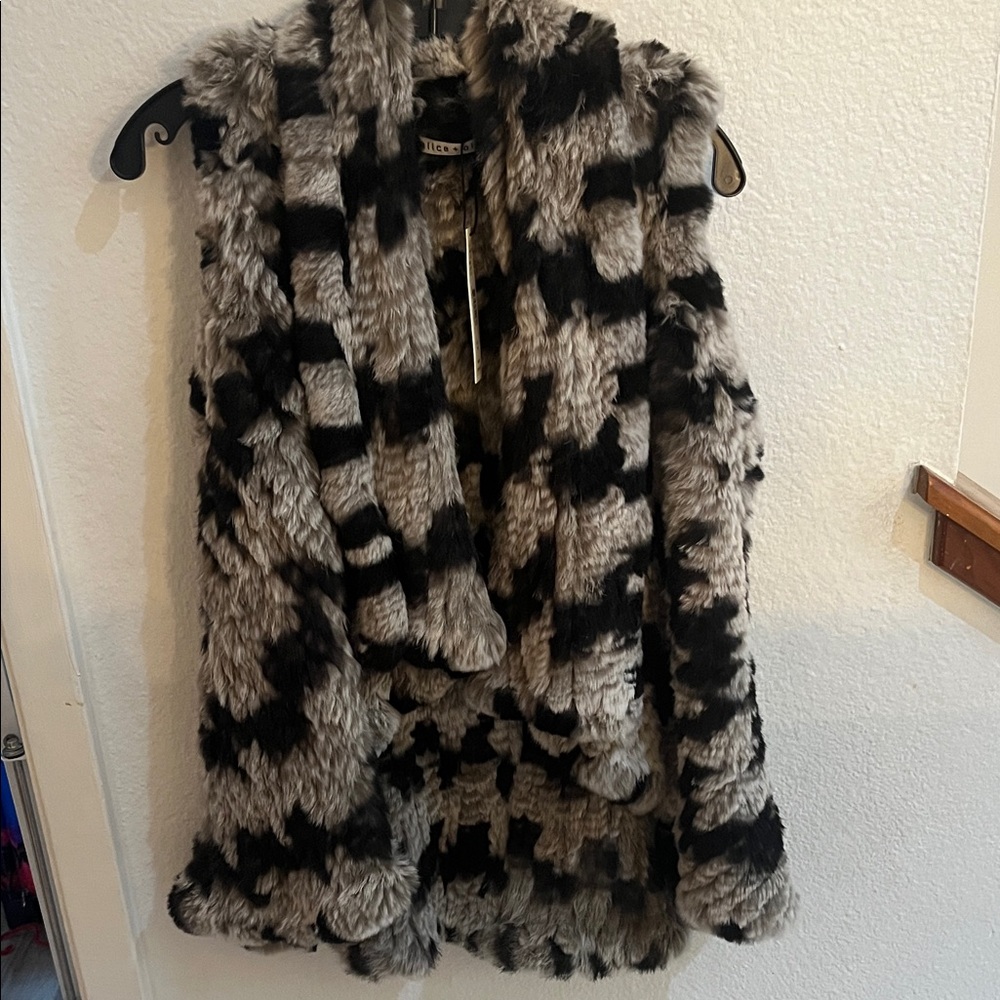 Alice + Olivia Black and Gray Patterned Teddy Jacket